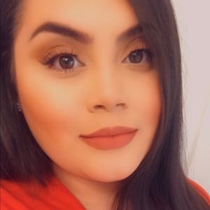 Meet your Posher, Liz